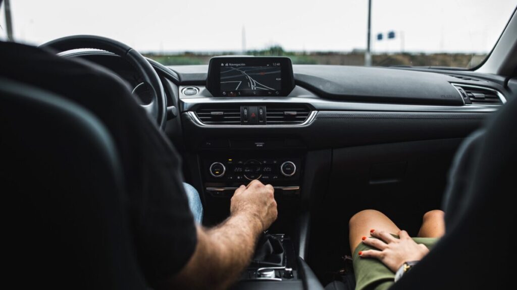 couple-travelling-by-car